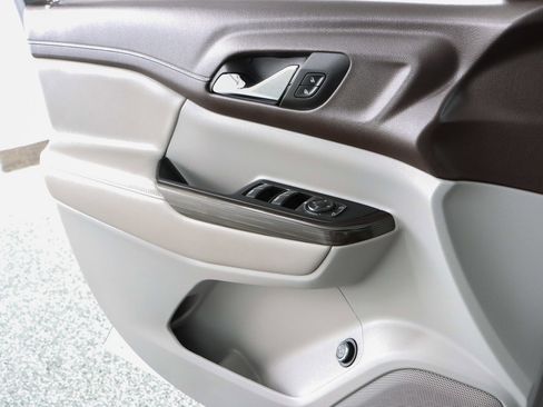 Used 2023 GMC Acadia SLT image 22