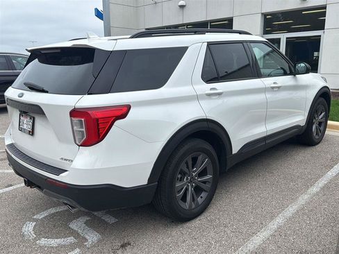 Used 2022 Ford Explorer XLT w/ XLT Sport Appearance Package AWD/4WD image 7