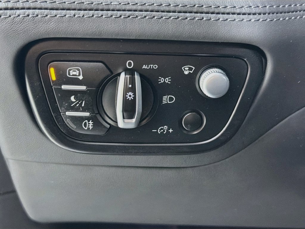 Used 2023 Bentley Bentayga AWD/4WD image 10