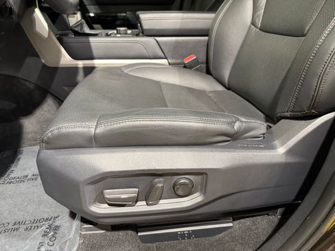 Used 2025 Toyota Tundra Limited AWD/4WD image 12