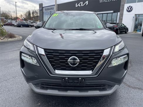 Used 2021 Nissan Rogue SV image 2