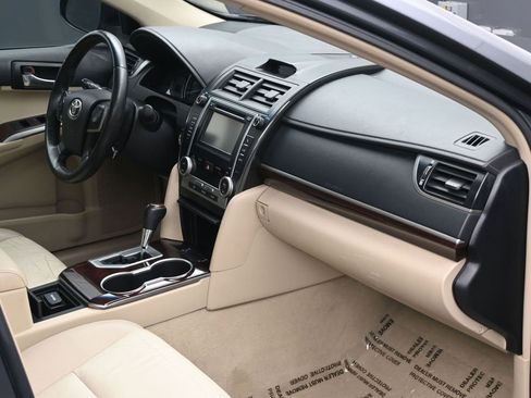 Used 2012 Toyota Camry XLE image 6