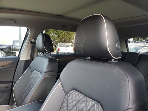 Certified 2025 Volkswagen Atlas SEL Premium R-Line image 16