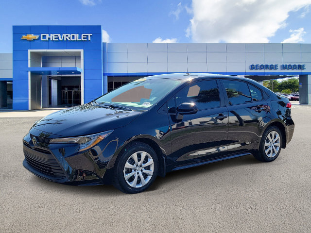 Used 2026 Toyota Corolla LE FWD image 2