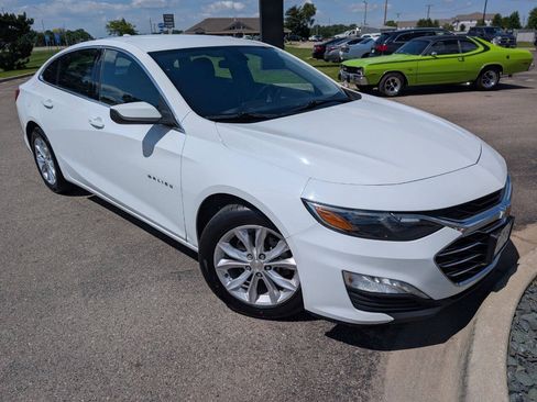 Used 2020 Chevrolet Malibu LT FWD image 3