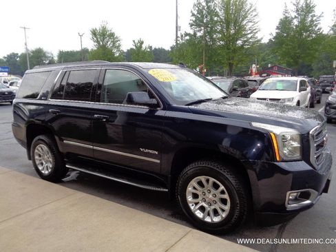 Used 2017 GMC Yukon SLT image 2