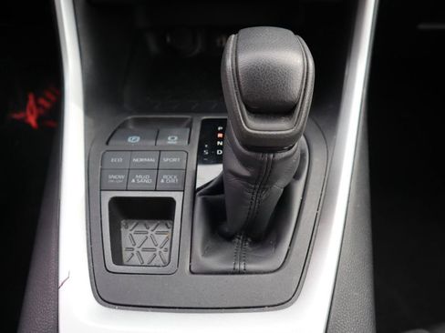 Used 2024 Toyota RAV4 XLE AWD/4WD image 25