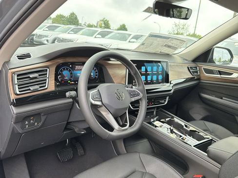 New 2026 Volkswagen Atlas SE FWD image 10