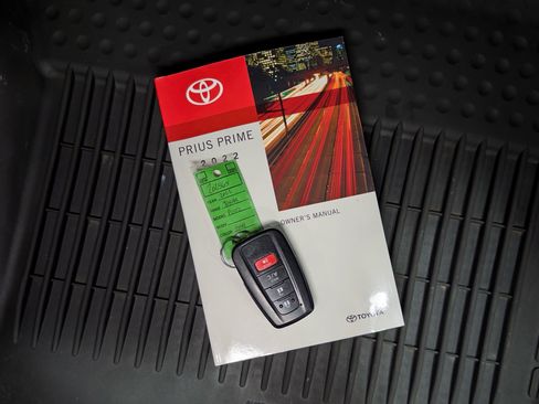 Used 2022 Toyota Prius Prime XLE FWD image 23