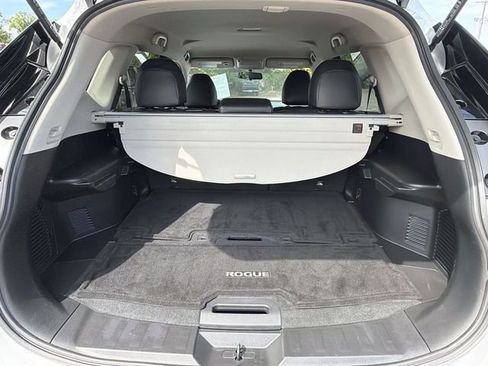 Used 2017 Nissan Rogue SV FWD image 27