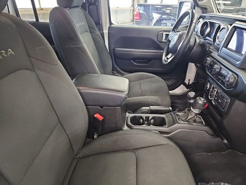Used 2020 Jeep Wrangler Unlimited Sahara image 10