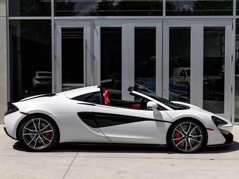 Used 2019 McLaren 570S Spider image 5