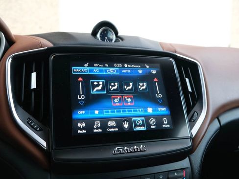 Used 2018 Maserati Ghibli Sedan 4D image 42