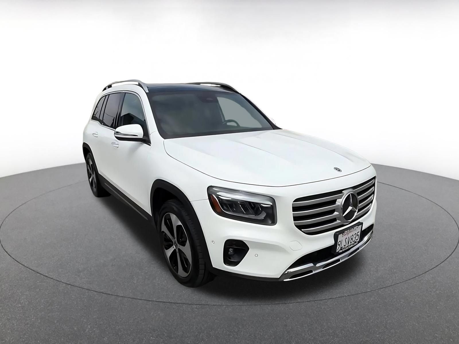 Used 2025 Mercedes-Benz GLB 250 4MATIC image 3