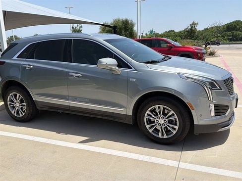Used 2023 Cadillac XT5 Premium Luxury w/ Technology Package FWD image 2