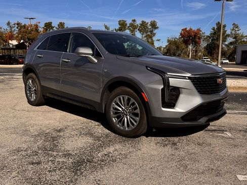 Used 2024 Cadillac XT4 Premium Luxury image 11