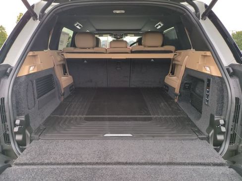 New 2027 Land Rover Range Rover Long Wheelbase SE AWD/4WD image 16