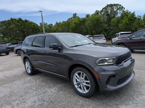 Used 2024 Dodge Durango GT RWD image 2