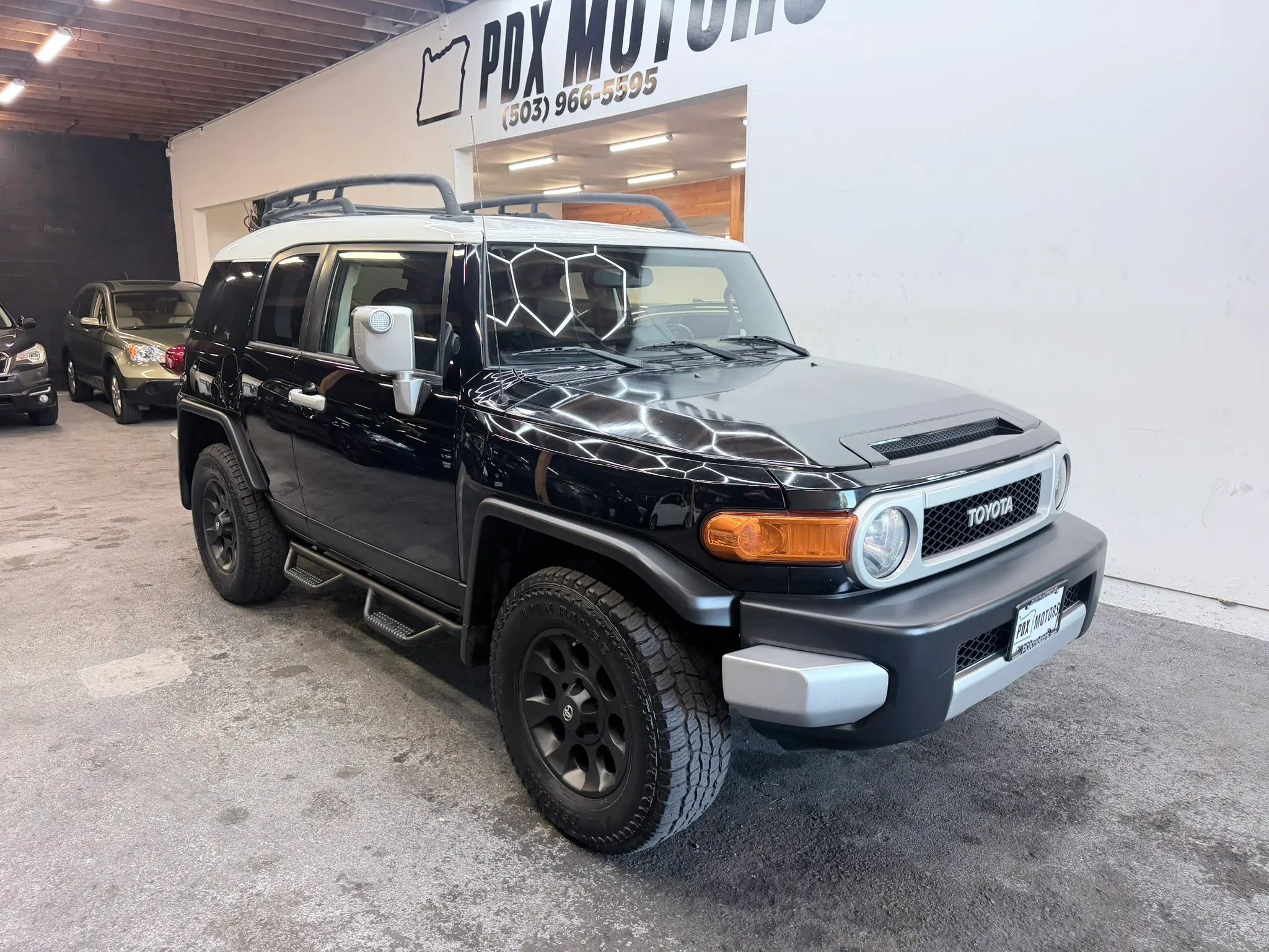 Used 2013 Toyota FJ Cruiser 4WD w/ Upgrade Pkg image 2