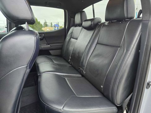 Used 2021 Toyota Tacoma TRD Off-Road w/ TRD Premium Off Road Package image 17