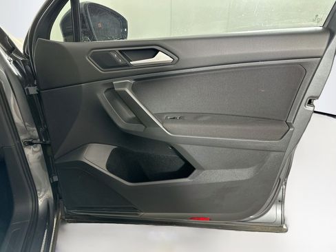 Used 2021 Volkswagen Tiguan S FWD image 31