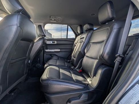 Used 2023 Ford Explorer Limited image 4
