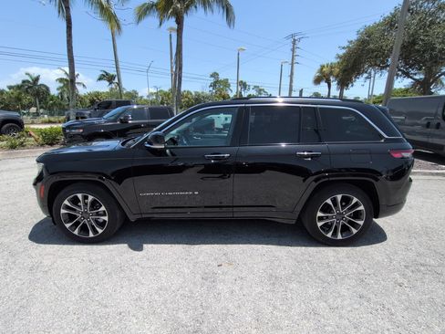 Used 2023 Jeep Grand Cherokee Overland w/ Luxury Tech Group IV AWD/4WD image 8
