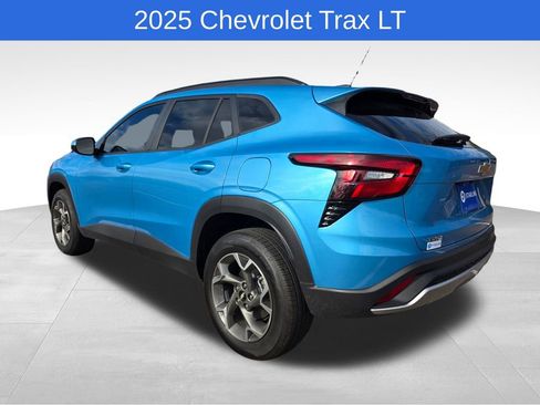 Certified 2025 Chevrolet Trax LT image 6