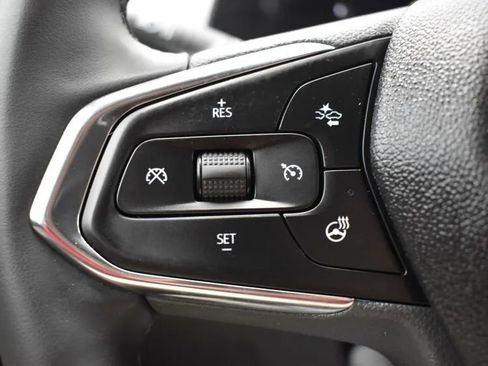 Used 2025 Chevrolet Trax LT w/ LT Convenience Package image 24