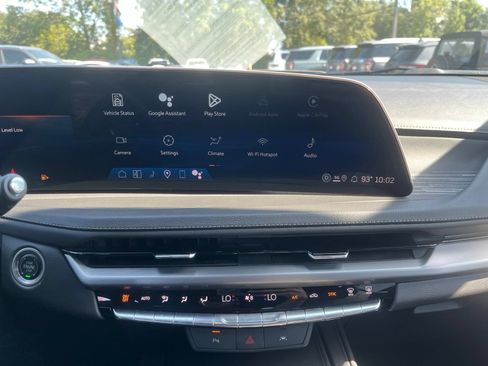 Used 2025 Cadillac XT4 Premium Luxury FWD image 10