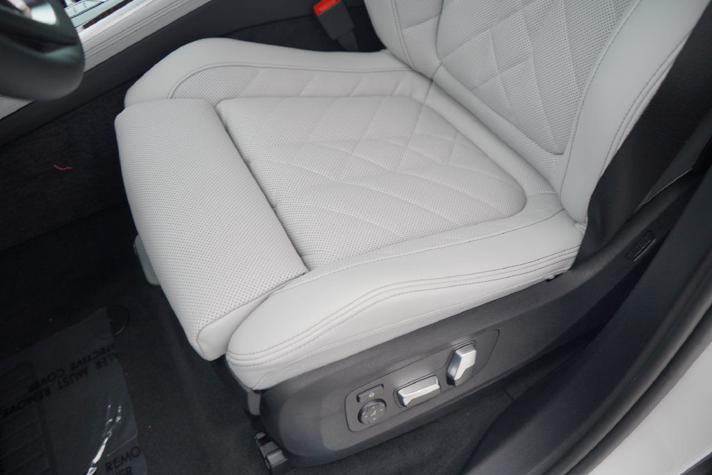 Used 2026 BMW X5 sDrive40i w/ Premium Package RWD image 10