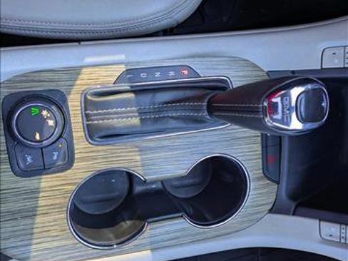 Used 2017 GMC Acadia Denali image 13