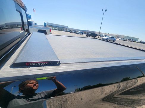 Used 2019 Chevrolet Silverado 1500 High Country image 28