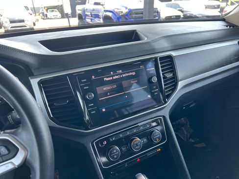 Used 2023 Volkswagen Atlas SE image 19