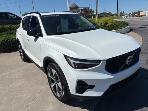 Certified 2026 Volvo XC40 B5 Plus AWD/4WD image 4