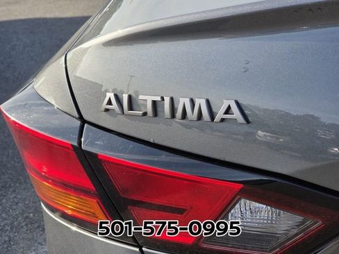 Used 2025 Nissan Altima 2.5 SV FWD image 11