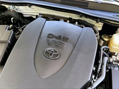 Used 2022 Toyota Tacoma TRD Off-Road AWD/4WD image 31