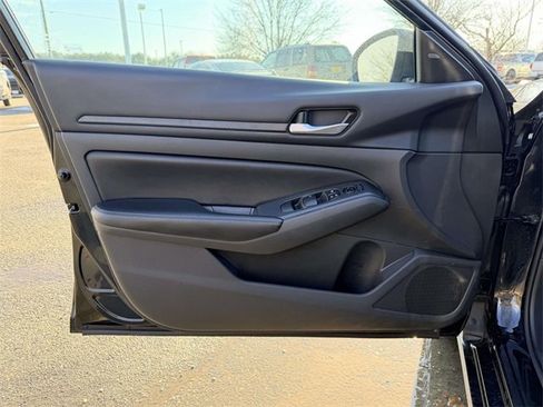 Used 2024 Nissan Altima 2.5 SV image 14