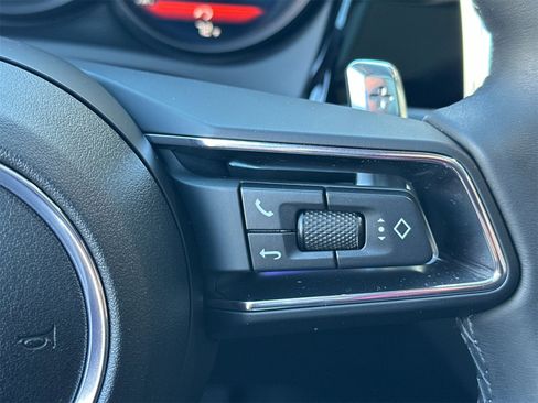 Used 2025 Porsche Macan image 28