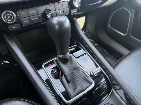 Used 2023 Jeep Compass Latitude image 16