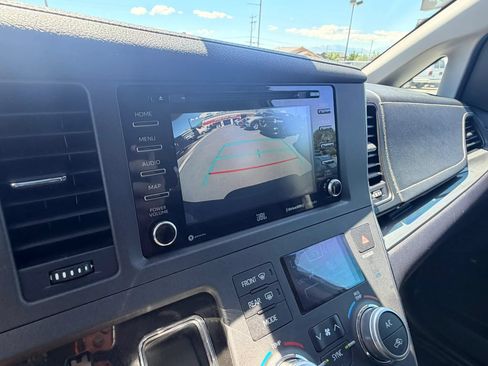 Used 2019 Toyota Sienna SE w/ SE Preferred Package AWD/4WD image 18