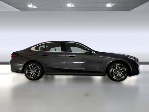 Used 2026 BMW 530i w/ Premium Package image 7