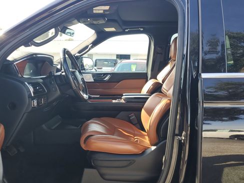 Used 2019 Lincoln Navigator Reserve image 21