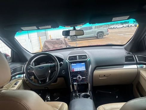 Used 2017 Ford Explorer Limited image 30