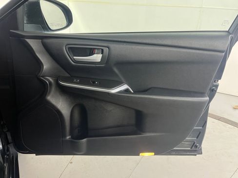 Used 2017 Toyota Camry SE image 29