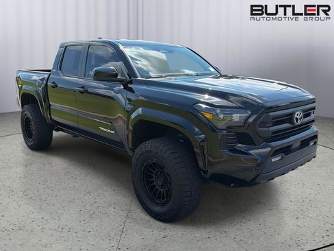 Used 2024 Toyota Tacoma SR5 RWD image 8