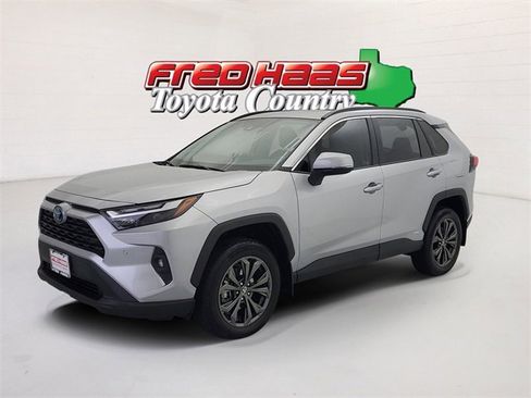 Used 2024 Toyota RAV4 XLE Premium image 1