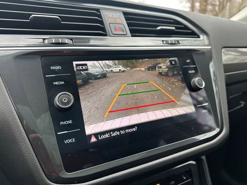 Certified 2022 Volkswagen Tiguan SE w/ Panoramic Sunroof Package image 10