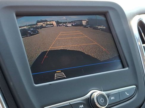 Used 2020 Chevrolet Equinox LS AWD/4WD image 17