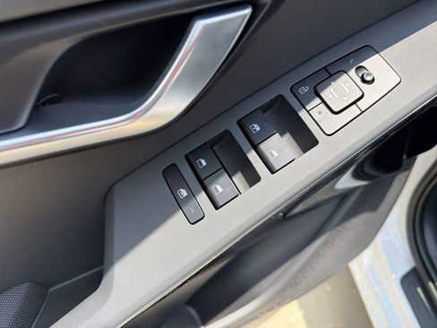 New 2026 Kia Niro EX FWD image 16